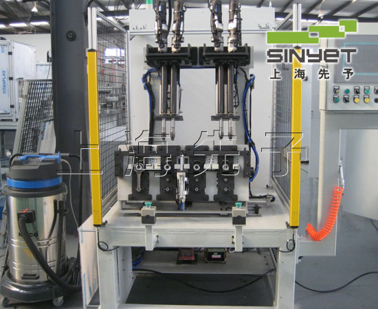 在線式自動(dòng)鎖螺絲機(jī)100-3.jpg 在線式自動(dòng)鎖螺絲機(jī)100-3.jpg